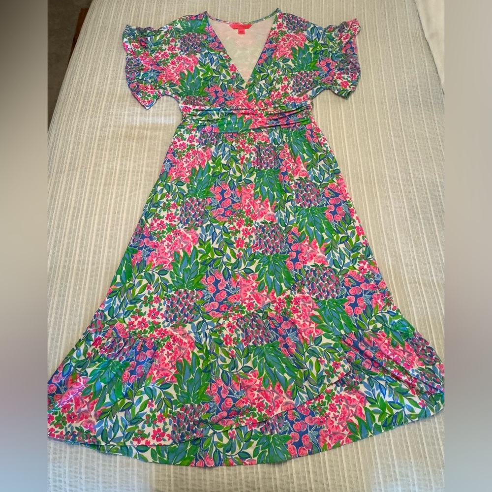 Lilly Pulitzer dress Size M bright colors only worn once!